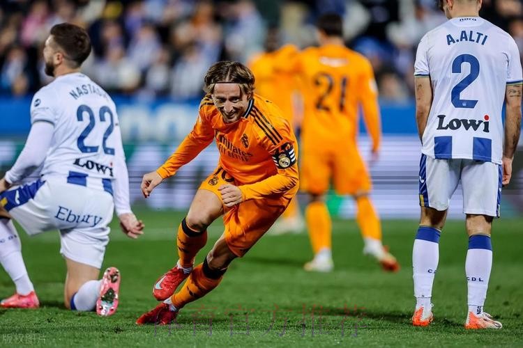 魔笛愿降薪并继续替补 但皇马决心培养年轻球员 魔笛愿降薪并继续替补 但皇马决心培养年轻球员